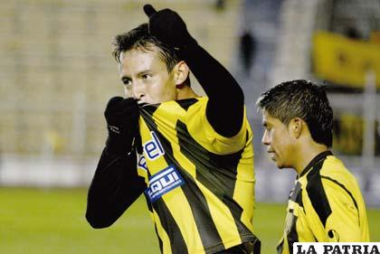 La celebración de Daniel Chávez, que anotó el segundo gol