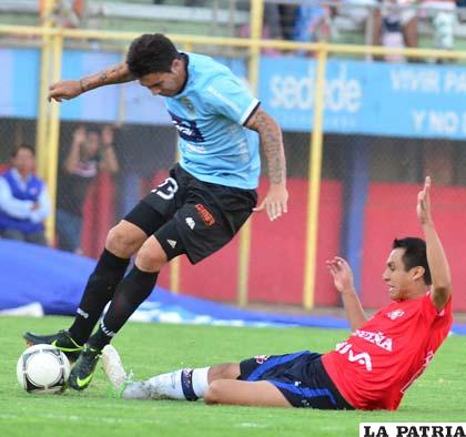 Christian Vargas va a la marca de Marco Lazaga