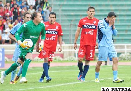 Robledo contuvo el remate de penal de Ferreira