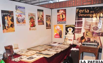 Afiches, fotografías y libros que relatan historias