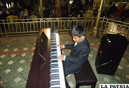 Pianistas de todas las edades en el festival nocturno “Huellas de un Piano”