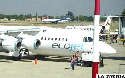 Aeronaves de EcoJet en el Aeropuerto Internacional de “Cochabamba Jorge Wilstermann”