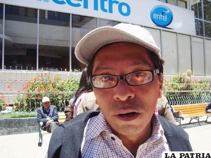 JUAN ANTONIO CHÁVEZ (Sacerdote): “Lamento que exista violencia y que no se cumpla lo que quiere Dios quien defiende la vida, la violencia va contra la vida, por lo tanto queremos dignificar la vida desde Dios, no debe existir violencia en ningún lado, no se puede justificar venga de donde venga, en este día debemos cumplir lo que dispuso nuestro Supremo Hacedor”.