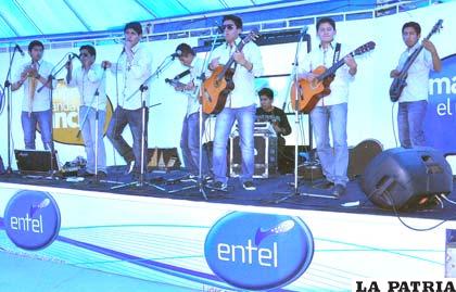 Espectáculo en stand de Entel