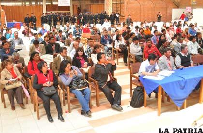 Público que acompañó la inauguración de la actividad empresarial