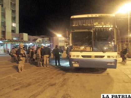 El bus que estaba en el interior de la Terminal de Buses