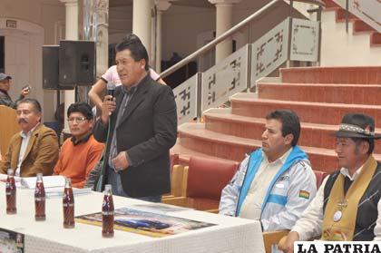 Reynaldo Mamani en la presentación de la prueba