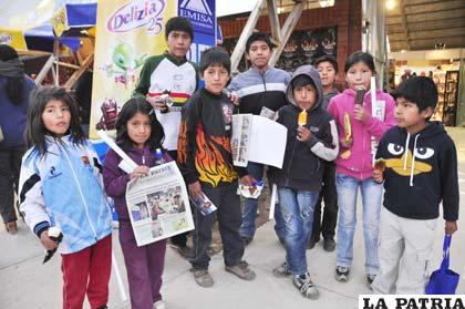 Grupos de pequeños disfrutan de la Expoteco