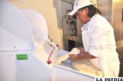 Demostración de la máquina amasadora