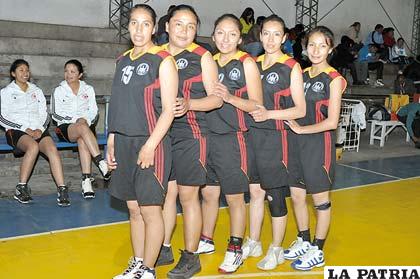 Las integrantes del equipo de Alemán
