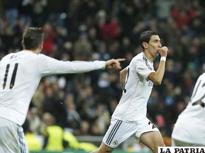 Di María celebra el gol que anotó para el Real Madrid