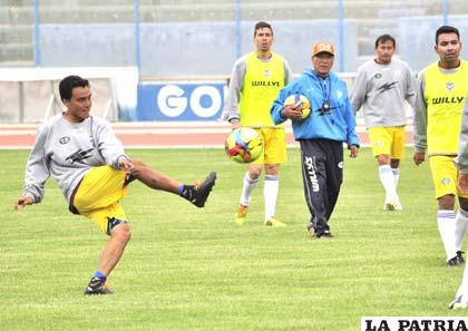 El entrenamiento de ayer fue dirigido por Cárdenas