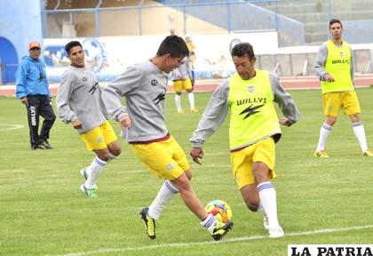 Cárdenas dirigió el entrenamiento de ayer