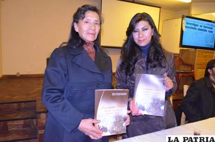 Las autoras de “Inocencia Flores – Historia de una santa popular de Oruro”