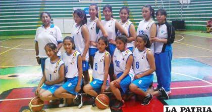 El equipo de básquetbol del colegio Donado Vásquez que jugará por el oro