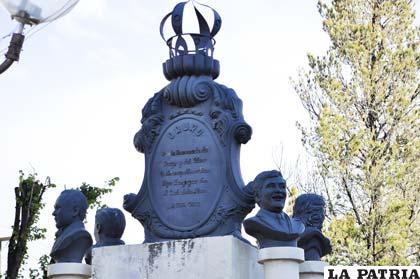 Bustos de cuatro compositores orureños resguardan alegoría al título que ostenta el Carnaval de Oruro como Obra Maestra del Patrimonio Oral e Intangible de la Humanidad
