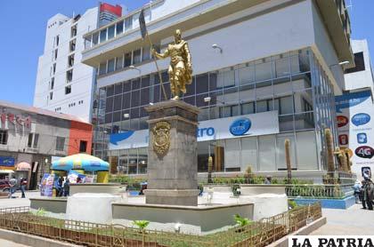 El monumento al fundador de la ciudad de Oruro, Manuel de Castro Castillo y Padilla
