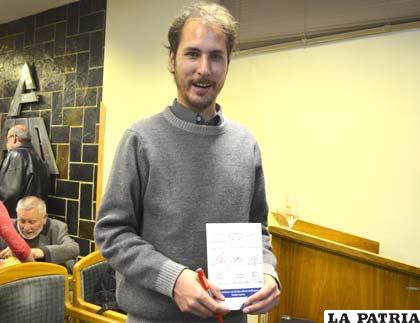 Claudio Sánchez presentó su libro en Oruro