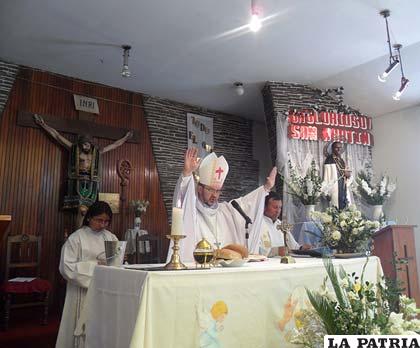 Celebración eucarística de aniversario a cargo de Monseñor Bialasik
