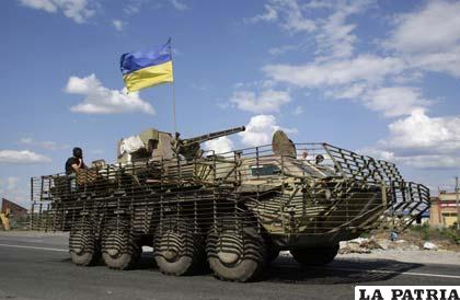 Vehículos blindados del ejército ucraniano se trasladan al este del país
