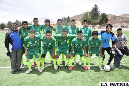 Los jugadores del equipo de Deportivo Totora 