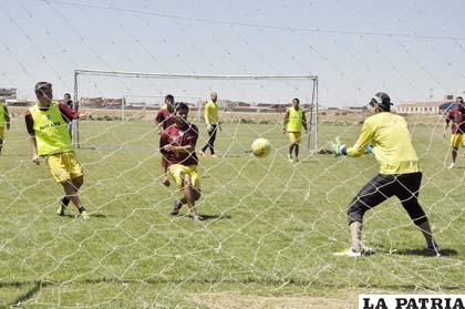 Muñoz, Prado y Lampe en la acción 