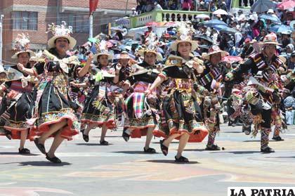 Todos tienen la oportunidad de diseñar el afiche del Carnaval de Oruro 2015