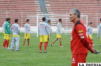 Clausen dirige a la selección boliviana de fútbol