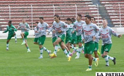 Los seleccionados entrenaron ayer por la tarde en el estadio “Siles” de La Paz