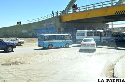 El asambleísta Limbert Maceiros denunció las irregularidades del distribuidor vehicular