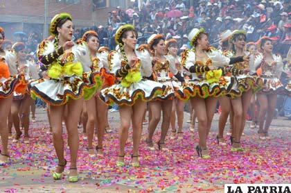 En Puno se usa la música y vestimenta del Carnaval de Oruro