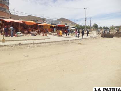 Trabajos perjudican comercio y servicio de transporte