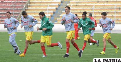Los jugadores seleccionados se brindan al máximo en cada entrenamiento