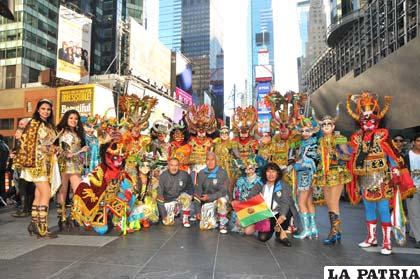 La delegación de la Diablada Artística Urus en Times Square
