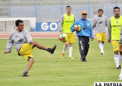 Mientras tanto Teodoro Cárdenas continúa al mando del equipo /Foto archivo