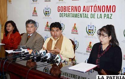 El gobernador Cocarico en conferencia de prensa