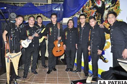 Integrantes del grupo Raymi grabaron una morenada en honor a la Virgen del Socavón
