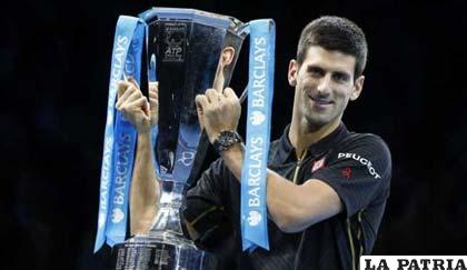 Novak Djokovic se hizo del trofeo sin jugar el partido final