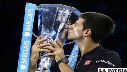 Djokovic al margen de tener el trofeo, termina el año como número uno del mundo 