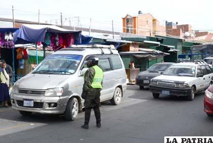 Los dos vehículos que eran conducidos por ebrios fueron trasladados a Oruro