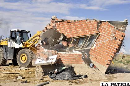 Demolición de viviendas construidas sobre área verde