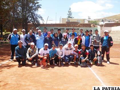 Los participantes en la competencia intercolegial