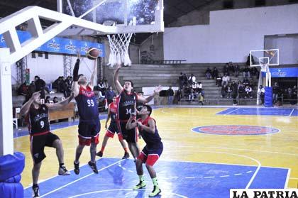 El partido se jugó ante escasa cantidad de aficionados