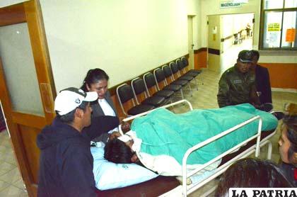 El herido fue atendido en el Hospital Obrero