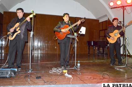“Los Romanceros” en el salón “Libertad”