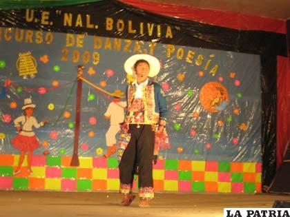 Cristian Apaza ganador de poesía secundaria Beni Moro 2009