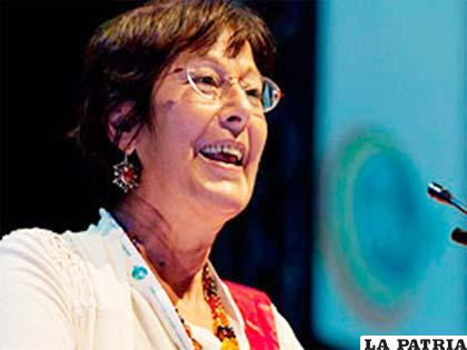 ROSA PAVANELLI - Secretaria general de Internacional de Servicios Públicos
Las respuestas que propone Oxfam son sencillas, inteligentes y perfectamente alcanzables. Lo único que se interpone entre ellas y un cambio real es la falta de voluntad política. Nuestra labor es difundir este llamamiento, transformar la urgencia en medidas, denunciar sin tregua las injusticias y exigir que se resuelvan. Ha llegado el momento de actuar. Ahora.