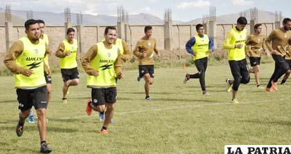 Los “santos” ayer entrenaron en la cancha de propiedad del club