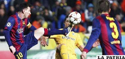 Barcelona venció a Apoel (4-0) con tres goles de Messi
