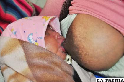 La lactancia materna es lo más saludable para los bebés
